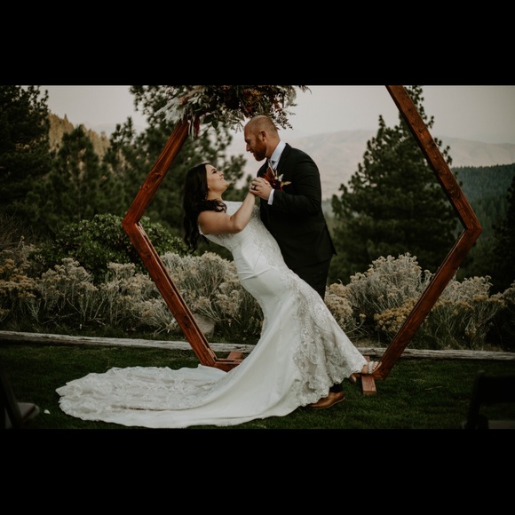 Beautiful wedding dress! - Picture 1 of 3